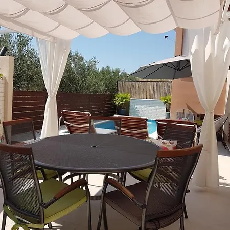 Ana Apartment *