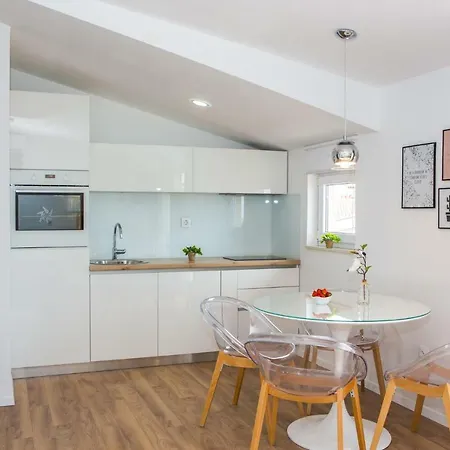Ana Apartment *